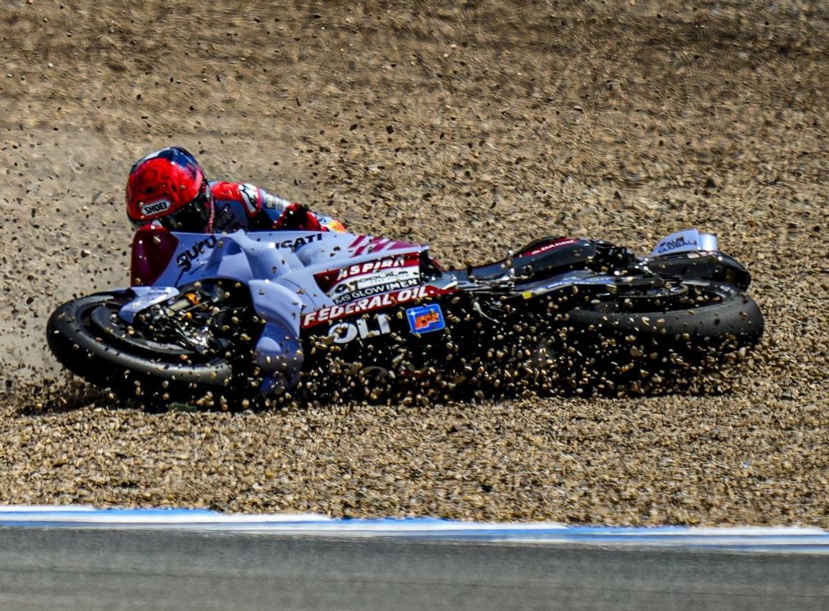 Martín sobreviu a una carrera amb 14 caigudes a Jerez