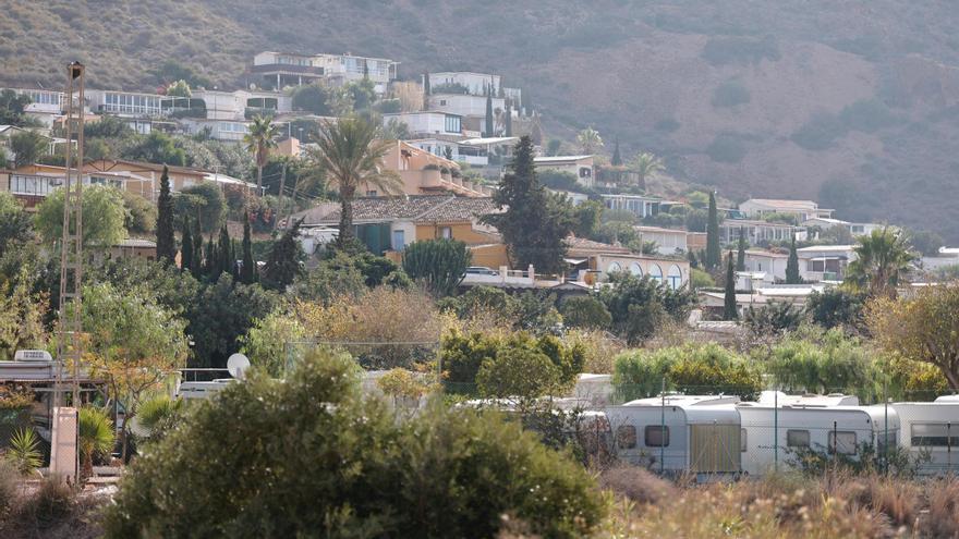 “Llevo 23 años viviendo en el camping de El Portús de Cartagena, pagando impuestos y ahora me echan”