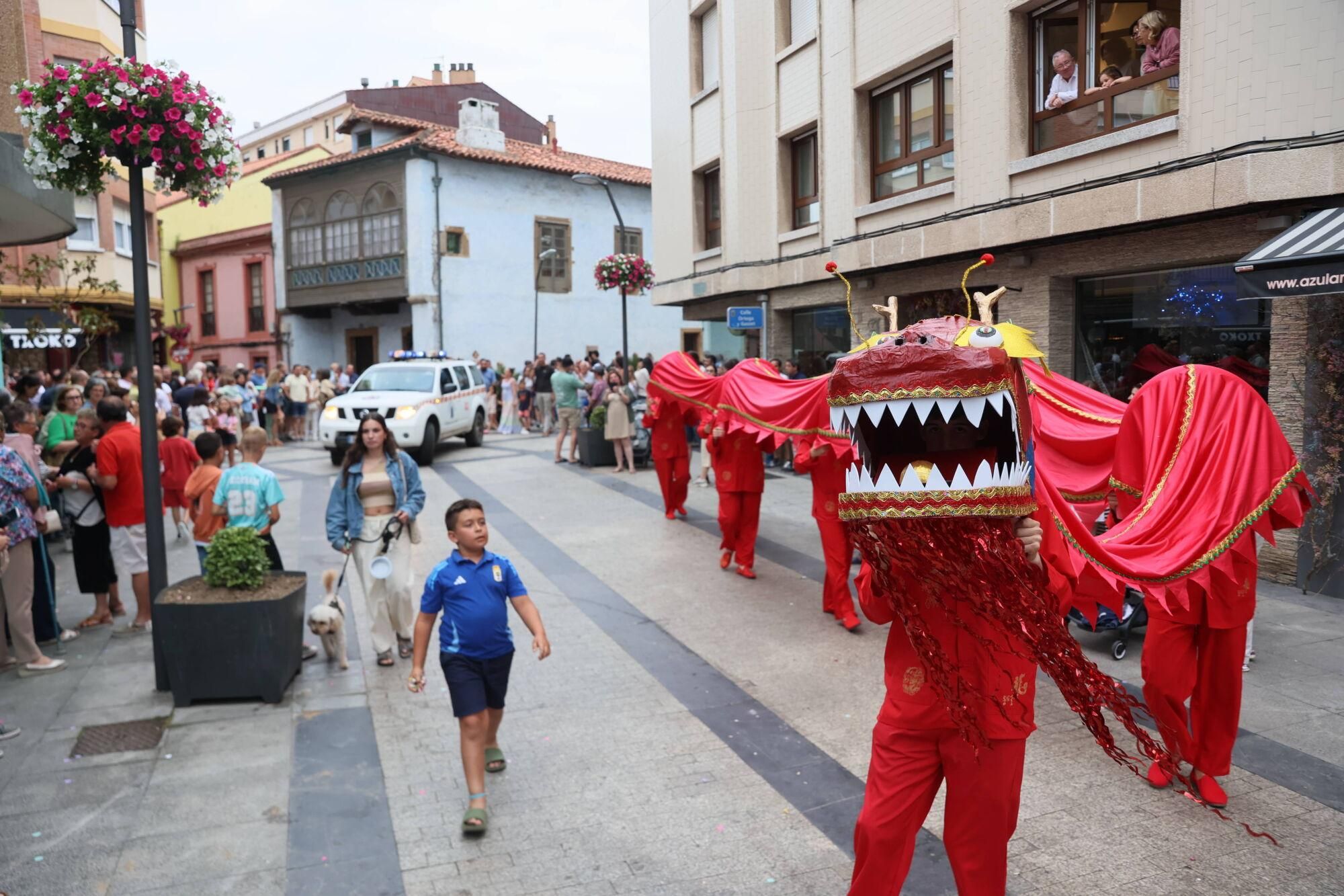 EN IMÁGENES: El desfile de carrozas por las fiestas del Carmen de Luancoi