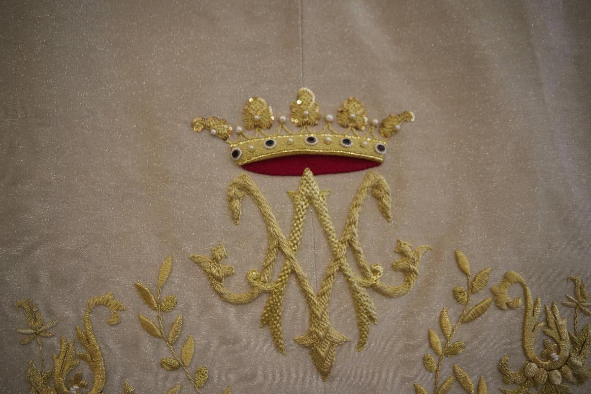 Así es el manto de la Virgen "Un poco de muchos" al detalle Así es el manto de la Virgen "Un poco de muchos" al detalle