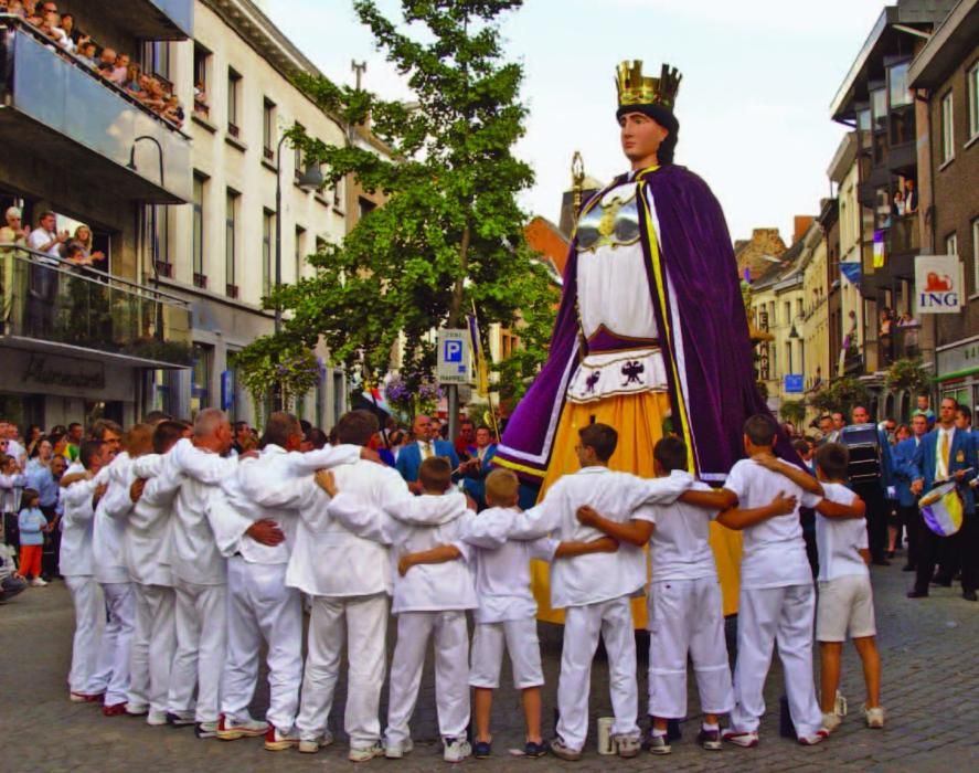 Varios países - Gigantes y dragones procesionales de Belgica y Francia.