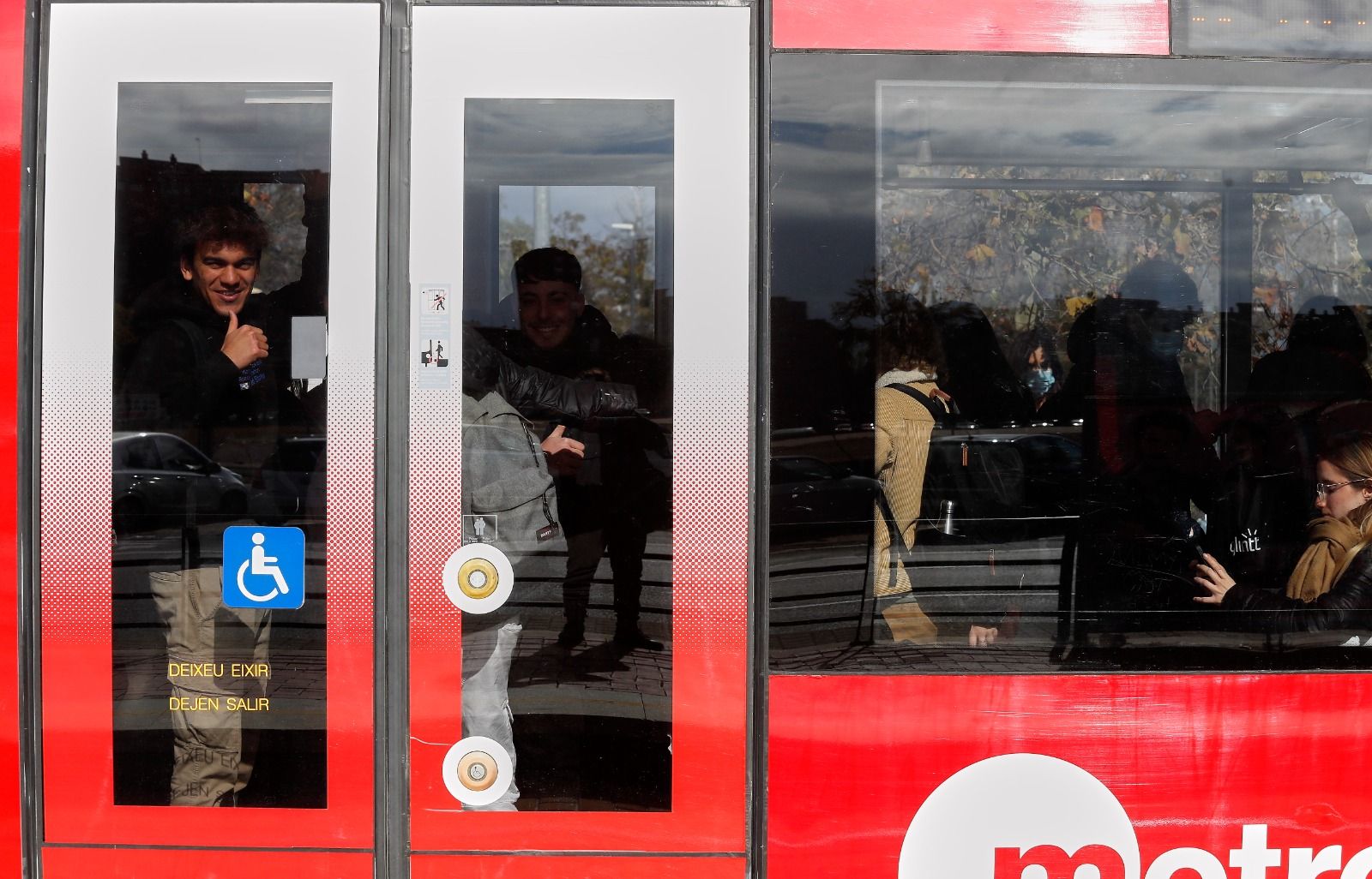 Último día con mascarilla en el transporte público