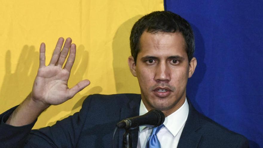 Guaidó intentará entrar este martes a la sede del Parlamento como presidente