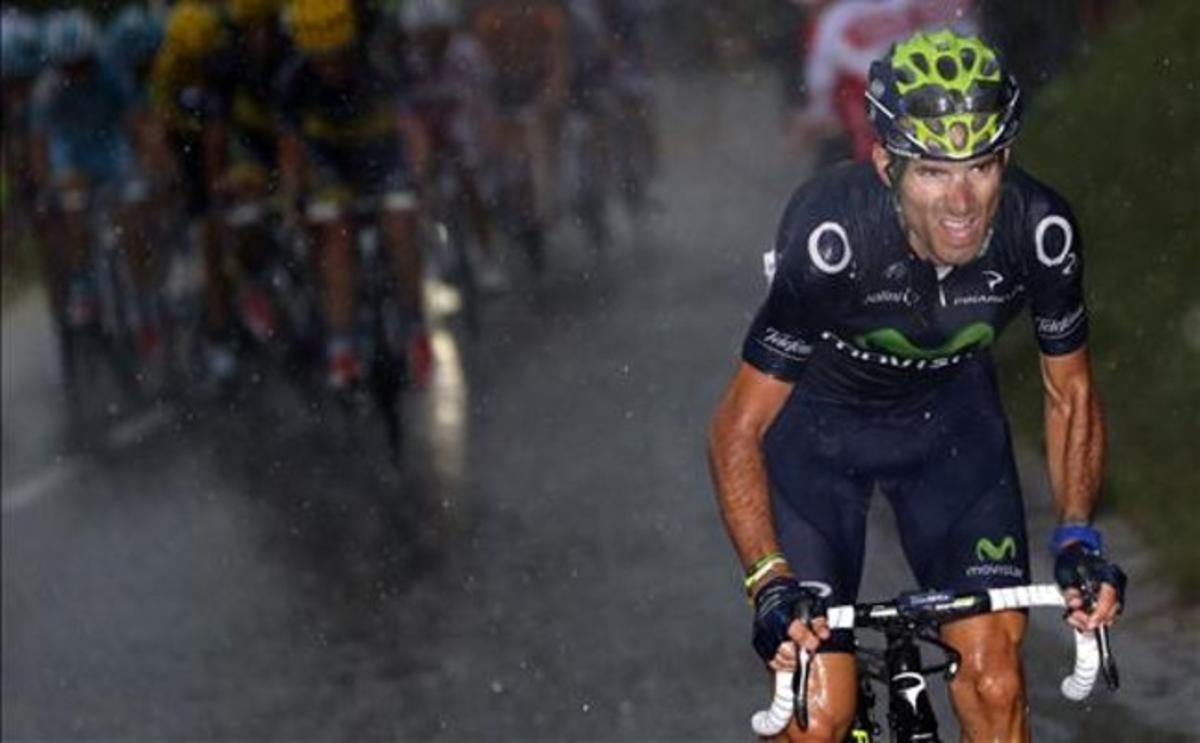 Alejandro Valverde, en el Tour, en ple atac cap al Grand Bornand. Alejandro Valverde, en el Tour, en ple atac cap al Grand Bornand.