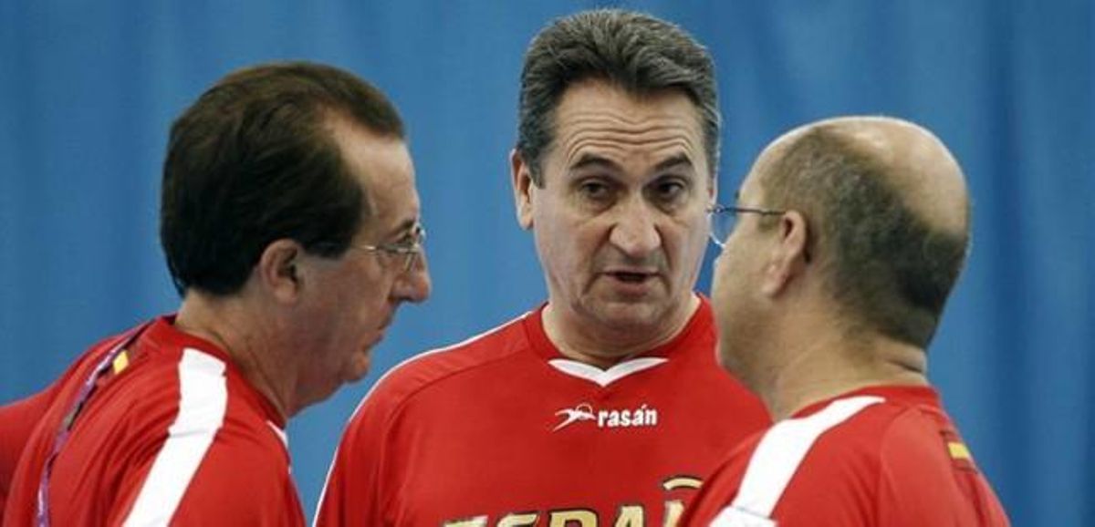 Rivera parla amb els seus col·laboradors. Rivera parla amb els seus col·laboradors.