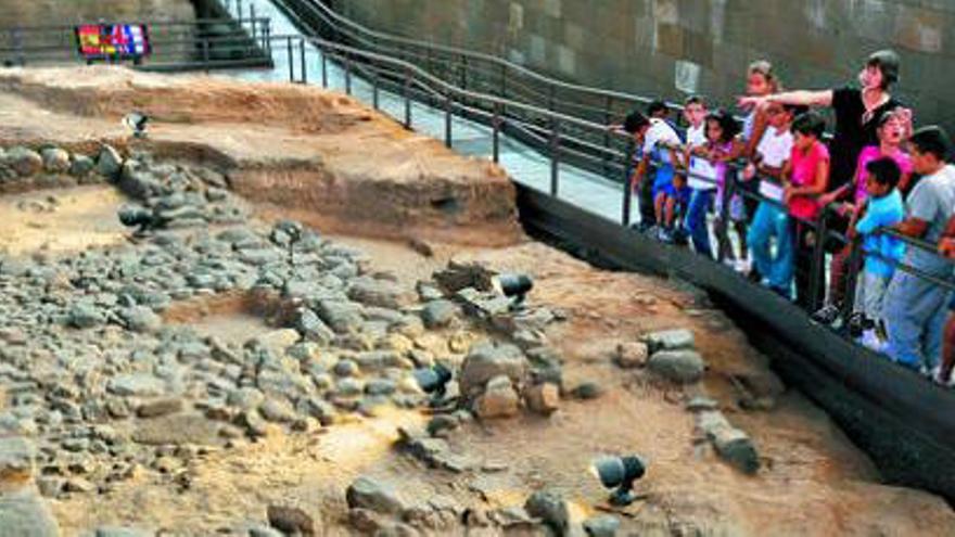 Canarias protesta por su ubicación en el Museo Arqueológico