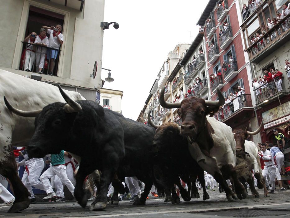 Los toros de Fuente Ymbro cumplen protagonizan un encierro rápido y limpio