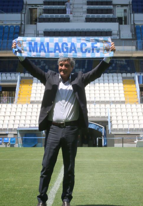 Juande Ramos regresa al Málaga CF. El jeque Al-Thani le ha acompañado en su presentación.