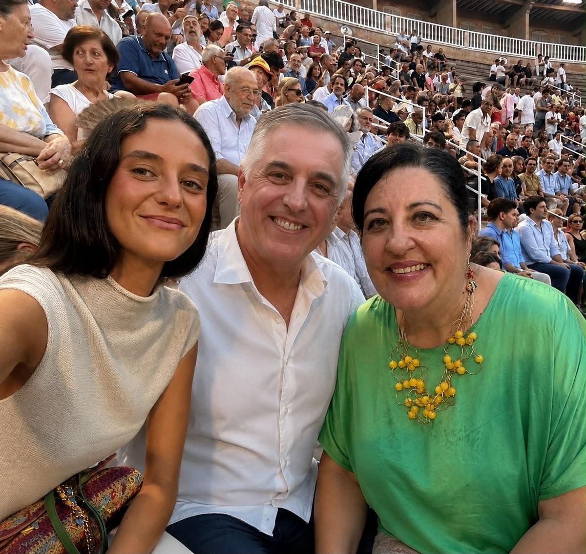 Victoria Federica, Mateo Jaume y Soledad Hidalgo.