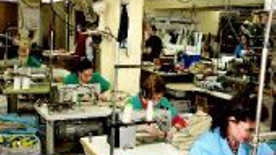 Amigo ofrece su apoyo para impulsar el sector del textil