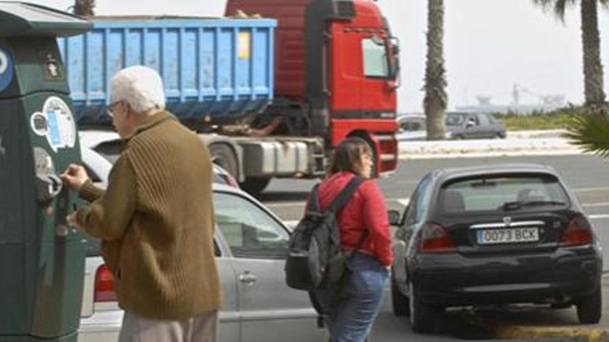 Aparcar en zona azul y verde sin tique costará  25 euros y no se podrá anular