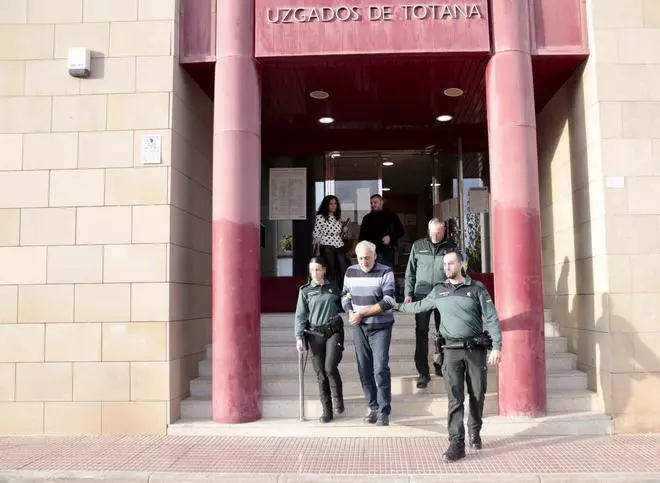 El acusado de matar a su pareja en Camposol alega que se golpeó contra el bordillo de la acera