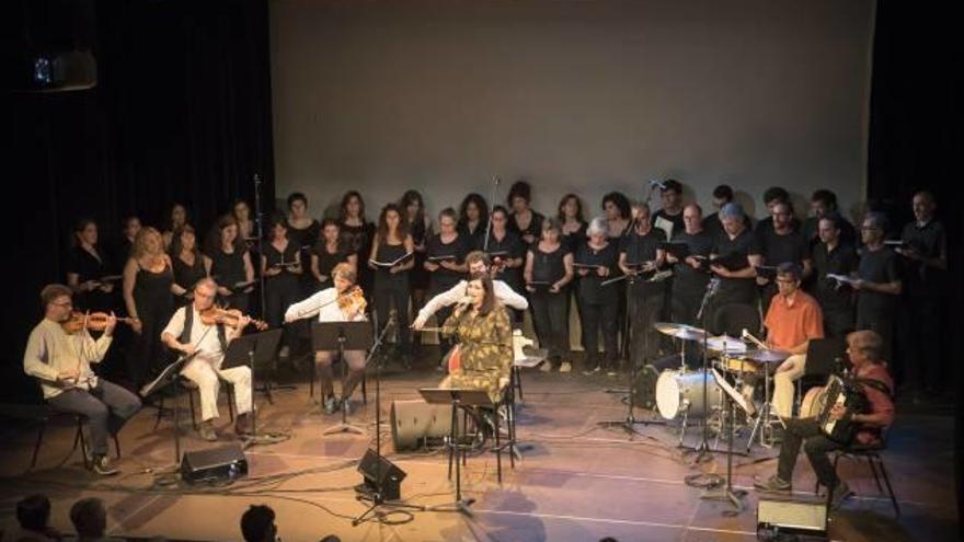 Música de la Guerra Civil espanyola va sonar divendres a l&#039;espectacle «Les cançons dels brigadistes»