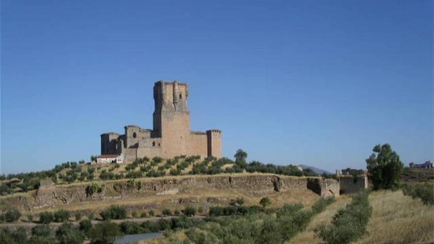 Actúan en la muralla del castillo por riesgo de caída