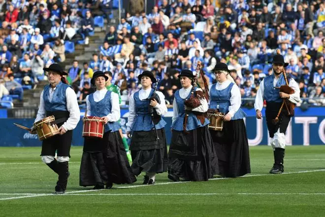 El himno de Galicia suena en Riazor ante más de 28.000 aficionados