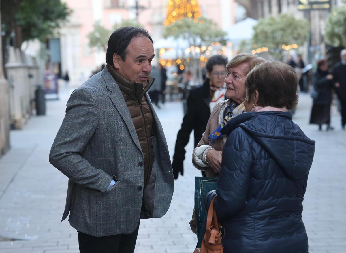 Pérez Llorca recibe a sus consellers en su primer día en el Palau