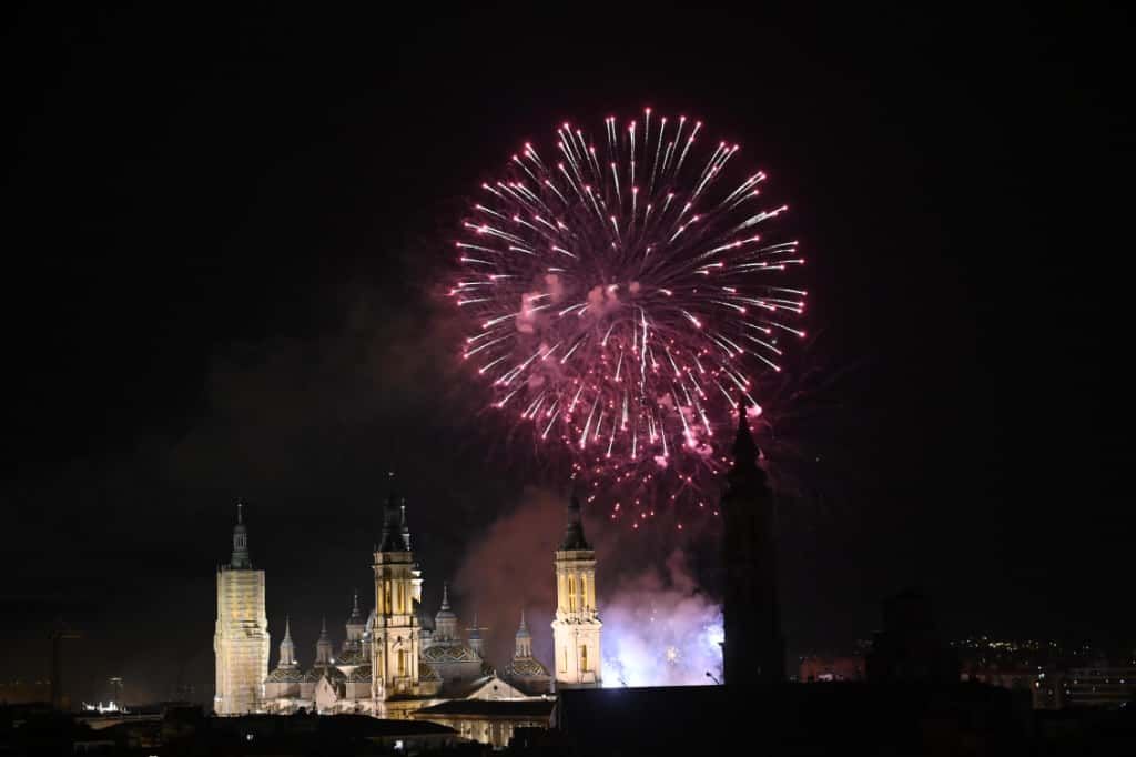 Los fuegos artificiales ponen un bonito broche final a las Fiestas del Pilar 2025