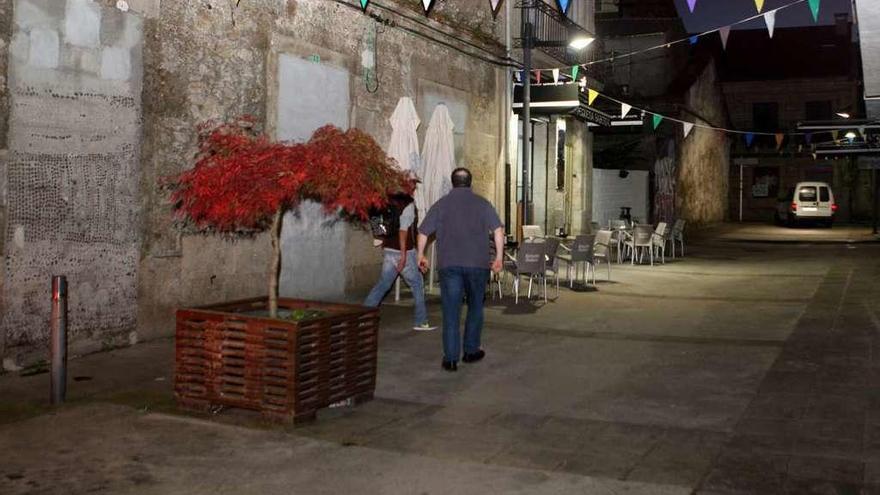 La Zona dos Viños registró ayer su habitual actividad, sin presencia de máquinas. // Bernabé/Ana Agra