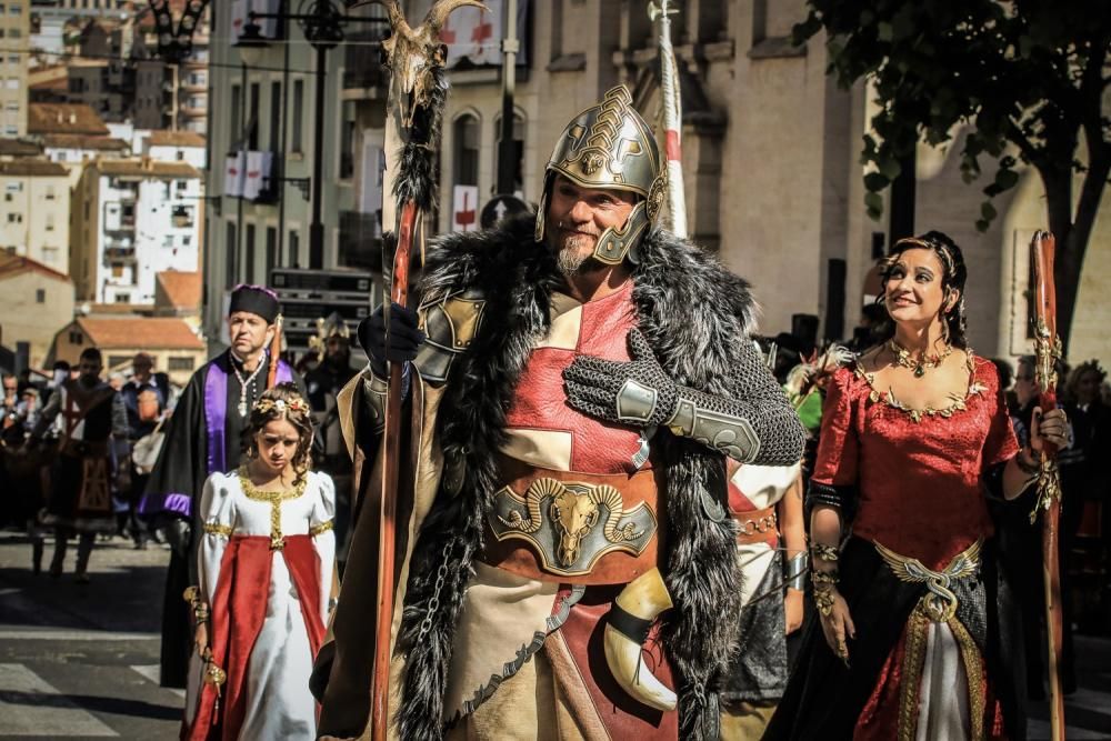 La procesión de la reliquia es uno de los actos que más agradan a los alcoyanos en el día dedicado al patrón San Jorge.