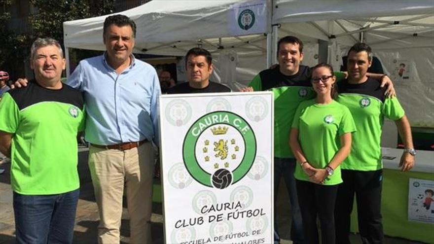 Un evento fomenta la práctica del deporte entre 400 adultos y niños en Coria