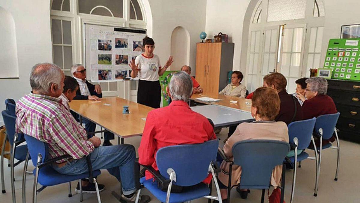 Una de las actividades en el centro de día de Toro, que reabre este miércoles.