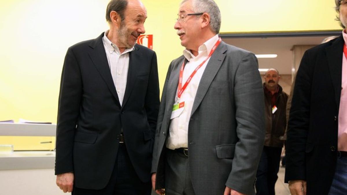 Rubalcaba y Toxo (derecha), en la clausura del Congreso de CCOO.