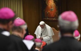 El Papa: "Todo feminismo acaba siendo un machismo con falda"