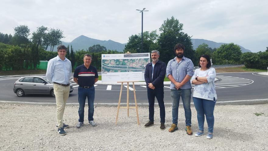 El alcalde de Llanes saca la lista de peticiones pendientes al Principado: carreteras, saneamientos...