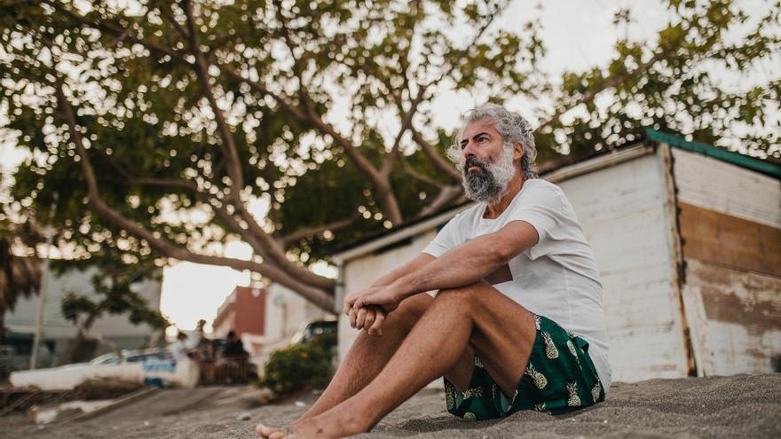 &quot;Con el cabreo he renunciado a las palabras bonitas, pero no a la poesía&quot;