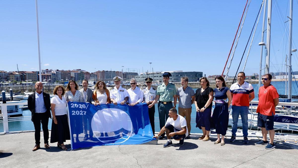 Por la izquierda, Gonzalo González Méndez, Flor Guardado, Ángela Pumariega, José Luis García, Marina Pineda, Luis Rodríguez Garat, José Enrique Plaza, Fermçin Treceño, Agustín Villar, Daniel Martínez, Javier Villazón, Marlene Bartolemé, Belén Casajús, Jorge Fernández y David Gozmediano.