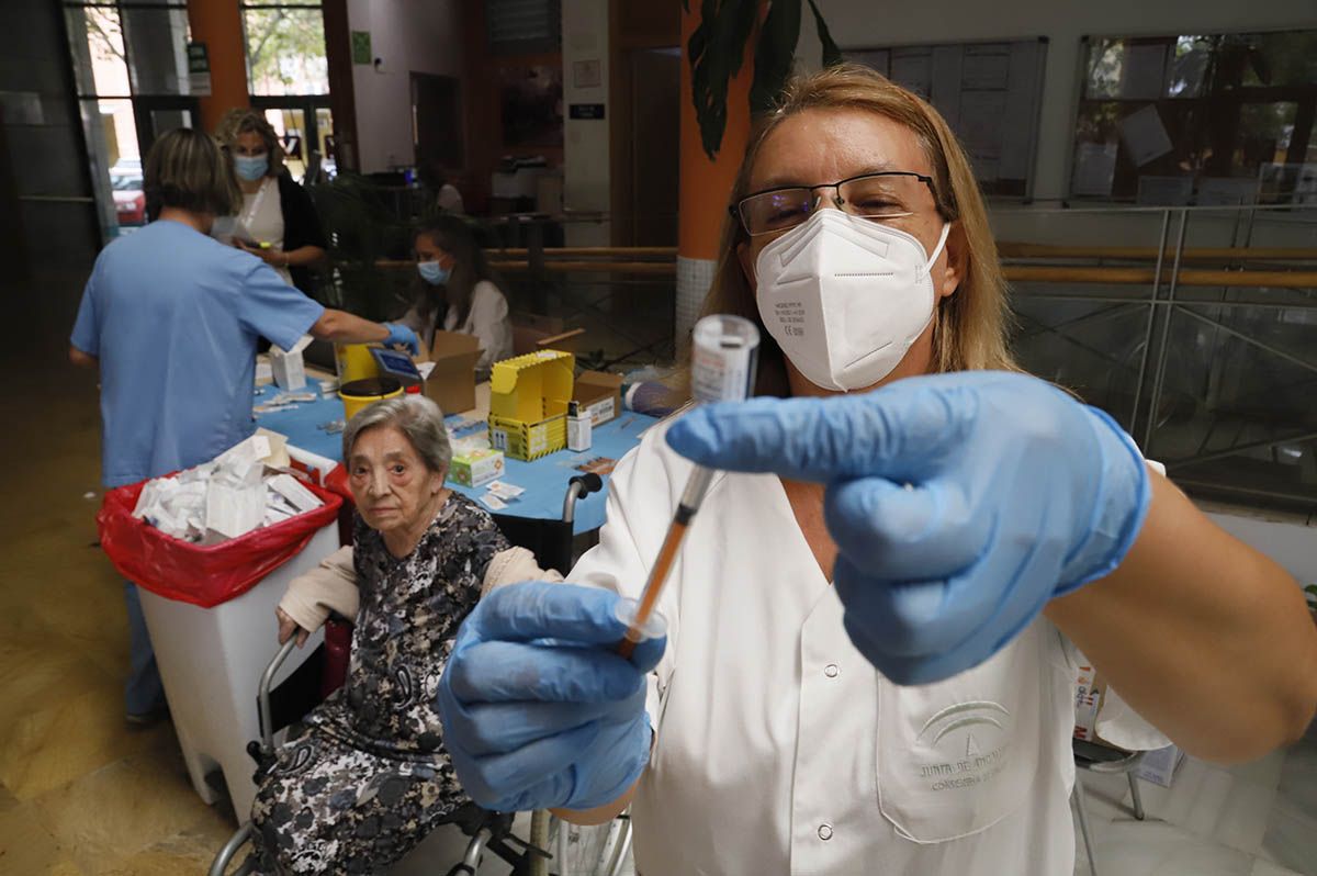 Vacunación en la residencia de mayores Vitalia Guadalquivir