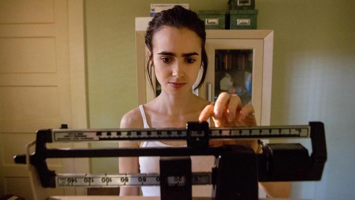 Lily Collins, en la película de Netflix 'Hasta los huesos'