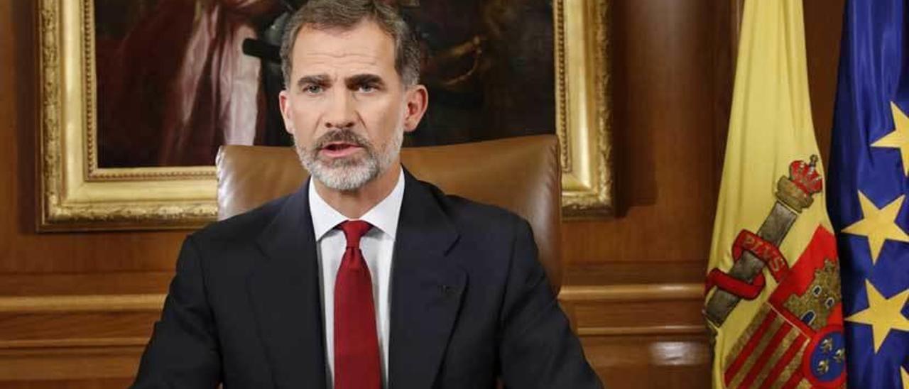 Martes, 3 de octubre de 2017. Felipe VI, con un tono severo y pulso firme, se dirige a los españoles para defender la unidad del país y la Constitución de la amenaza secesionista catalana.