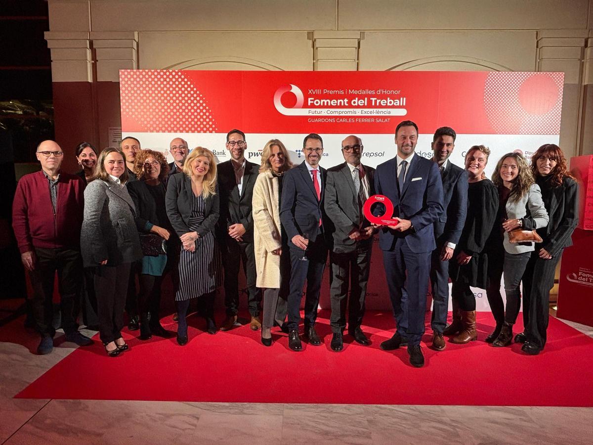 Els responsables de Paulig, amb membres de la junta de l'Associació Comarcal d'Empresaris del Berguedà