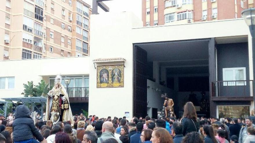 Los titulares de la cofradía, en Cruz del Humilladero.