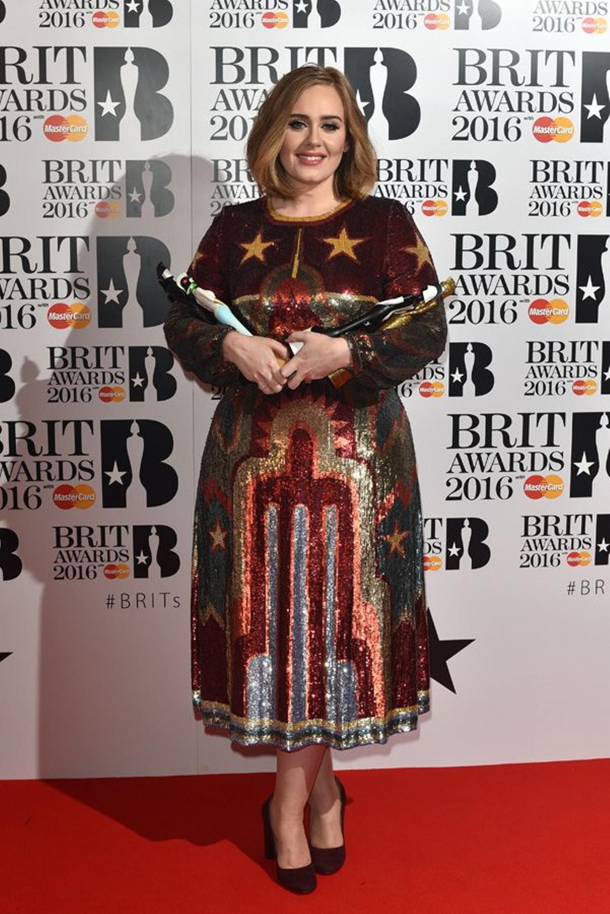 Adele con un vestido de Valentino en los Brit Awards 2016