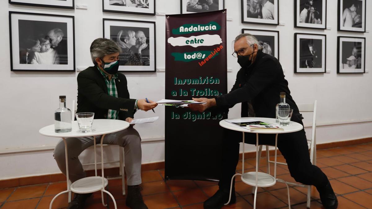 El coordinador nacional de Andalucía Por Sí y el coordinador de Andalucía Entre Todos firman el acuerdo de colaboración entre ambas plataformas políticas