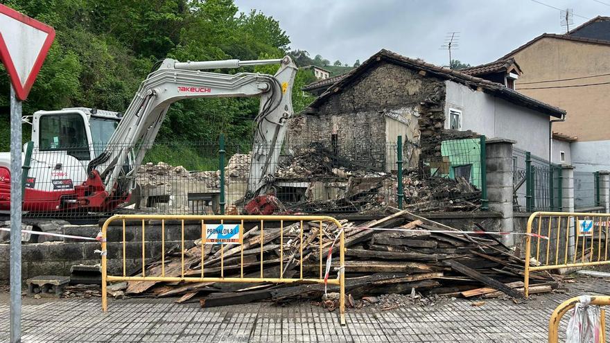 Comienzan las demoliciones del nuevo plan de derribos, que afectará a 16 edificios en ruinas de Langreo