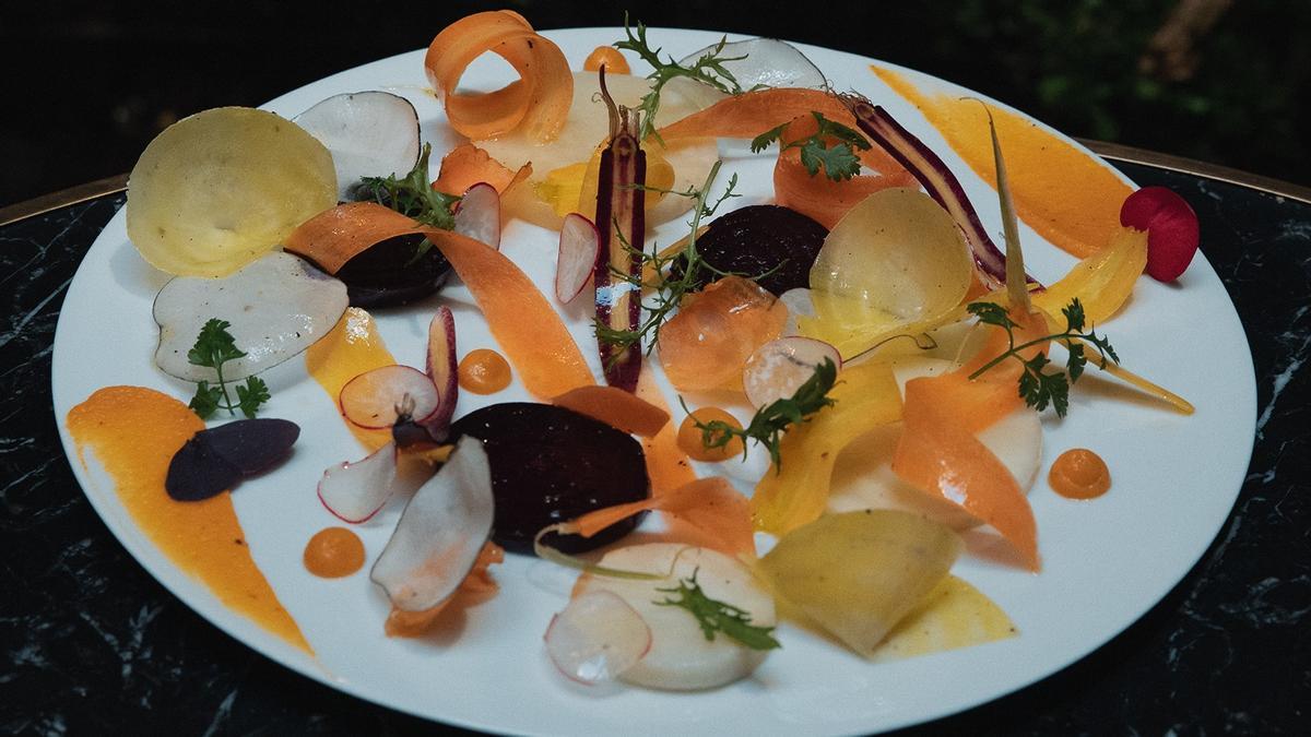 Carpacho de verduras del restaurante Contraban, en el Hotel Wittmore, producto de la excitación creativa del chef, Alain Guiard. Carpacho de verduras del restaurante Contraban, en el Hotel Wittmore, producto de la excitación creativa del chef, Alain Guiard.