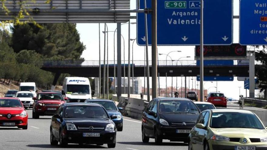 Tráfico ayer por la mañana en la A-3, en el acceso a Madrid.