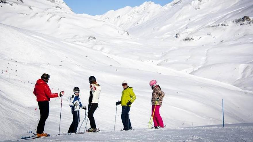 Aramón baja sus precios para ganar esquiadores
