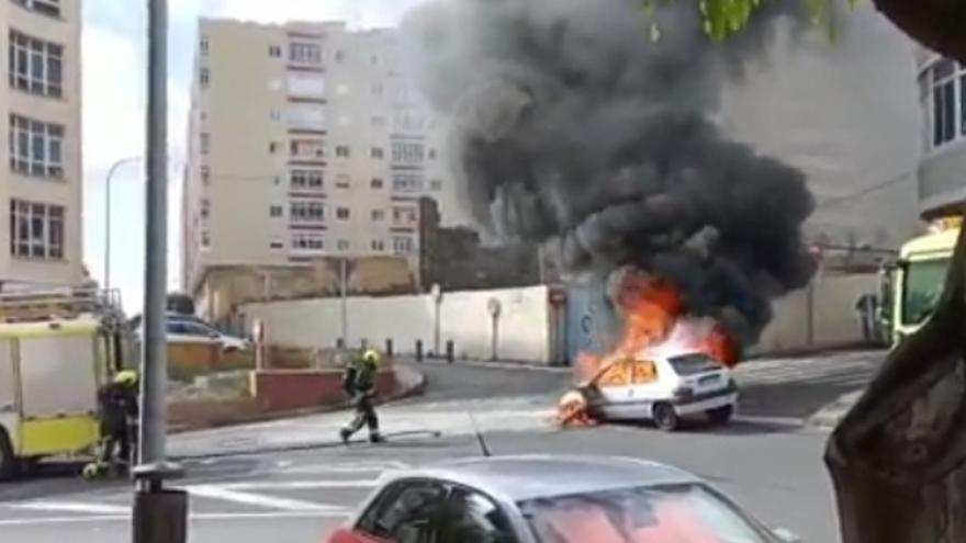 Arde un coche en Telde