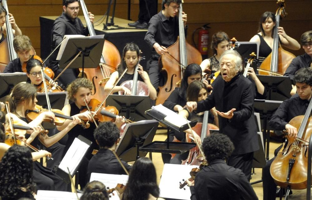Zedda dirige a la Orquesta Joven de la Sinfónica