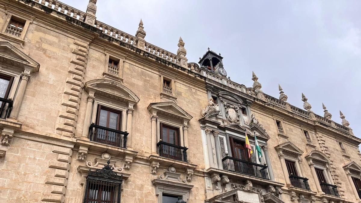 Archivo - Fachada de la sede del TSJA en Granada.