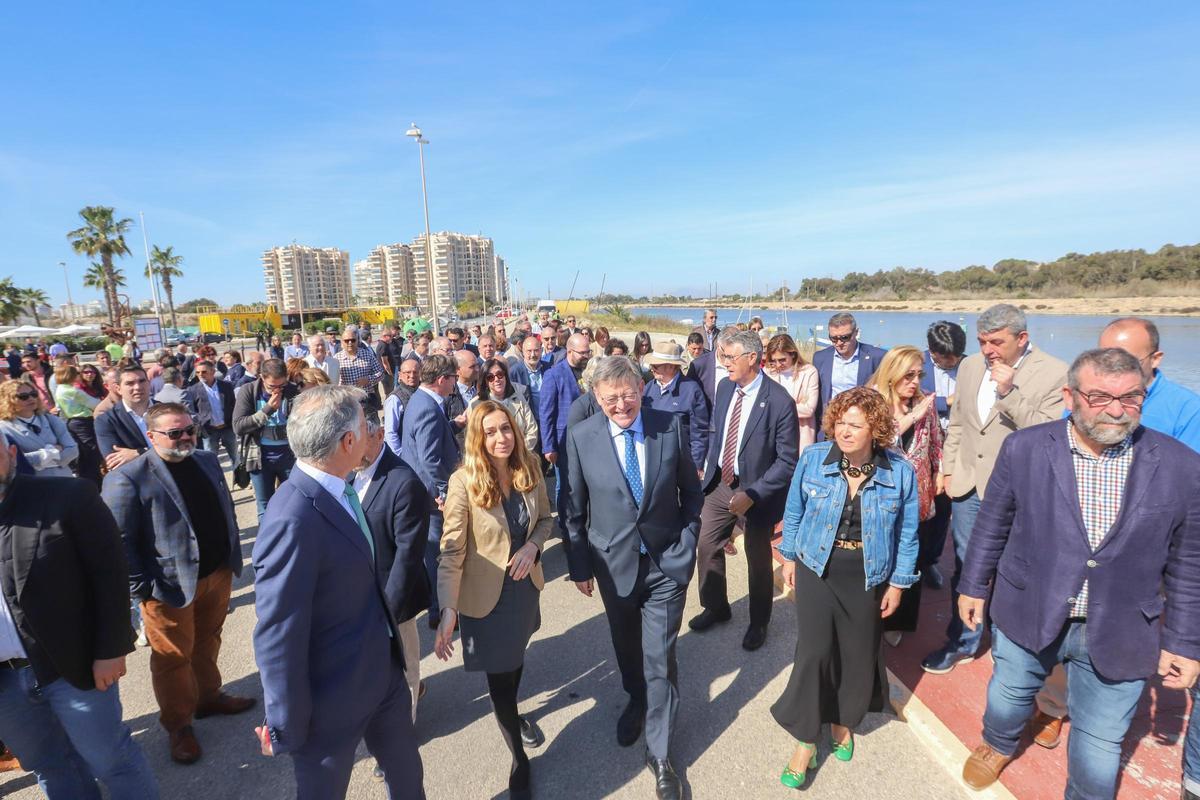 Visita de Ximo Puig a la desembocadura del Segura en Guardamar para anunciar los proyectos contra inundaciones