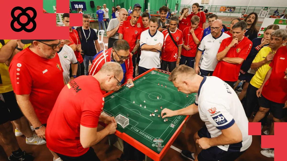 Un partido de Mundial de Subbuteo entre Bélgica e Inglaterra.
