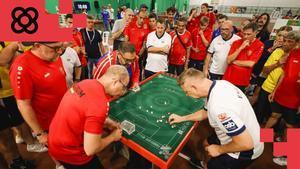 Un partido de Mundial de Subbuteo entre Bélgica e Inglaterra.