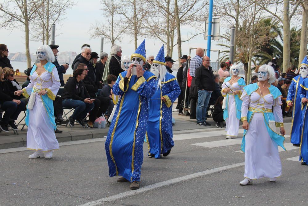 Roses viu un carnaval pletòric de gent i bon temps