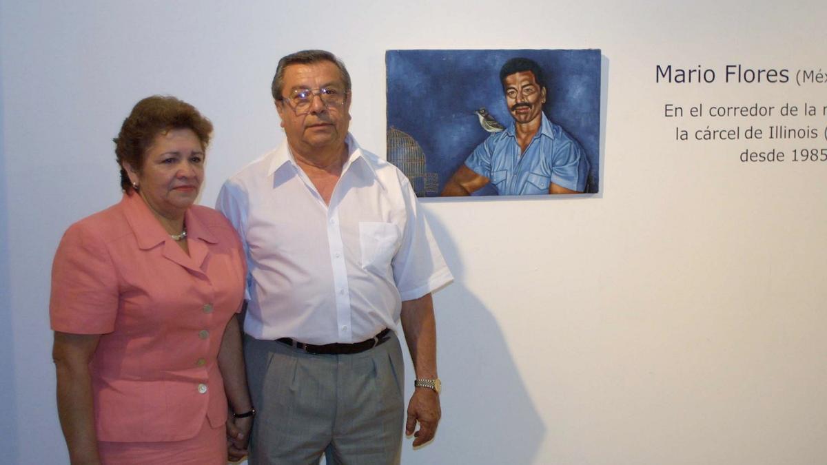 Los padres de Mario en la muestra de su hijo en 2001.