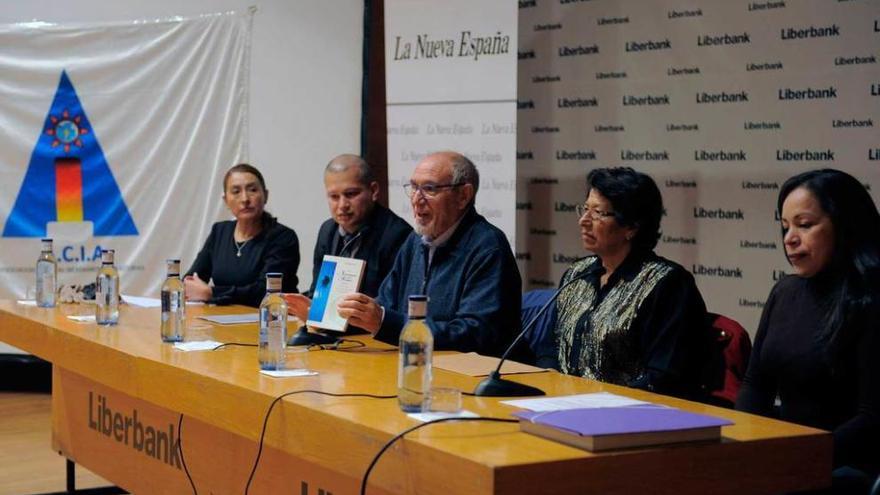 Por la izquierda, López, Zambrana, Márquez, Samaniego y Cárdenas, ayer en el Club.